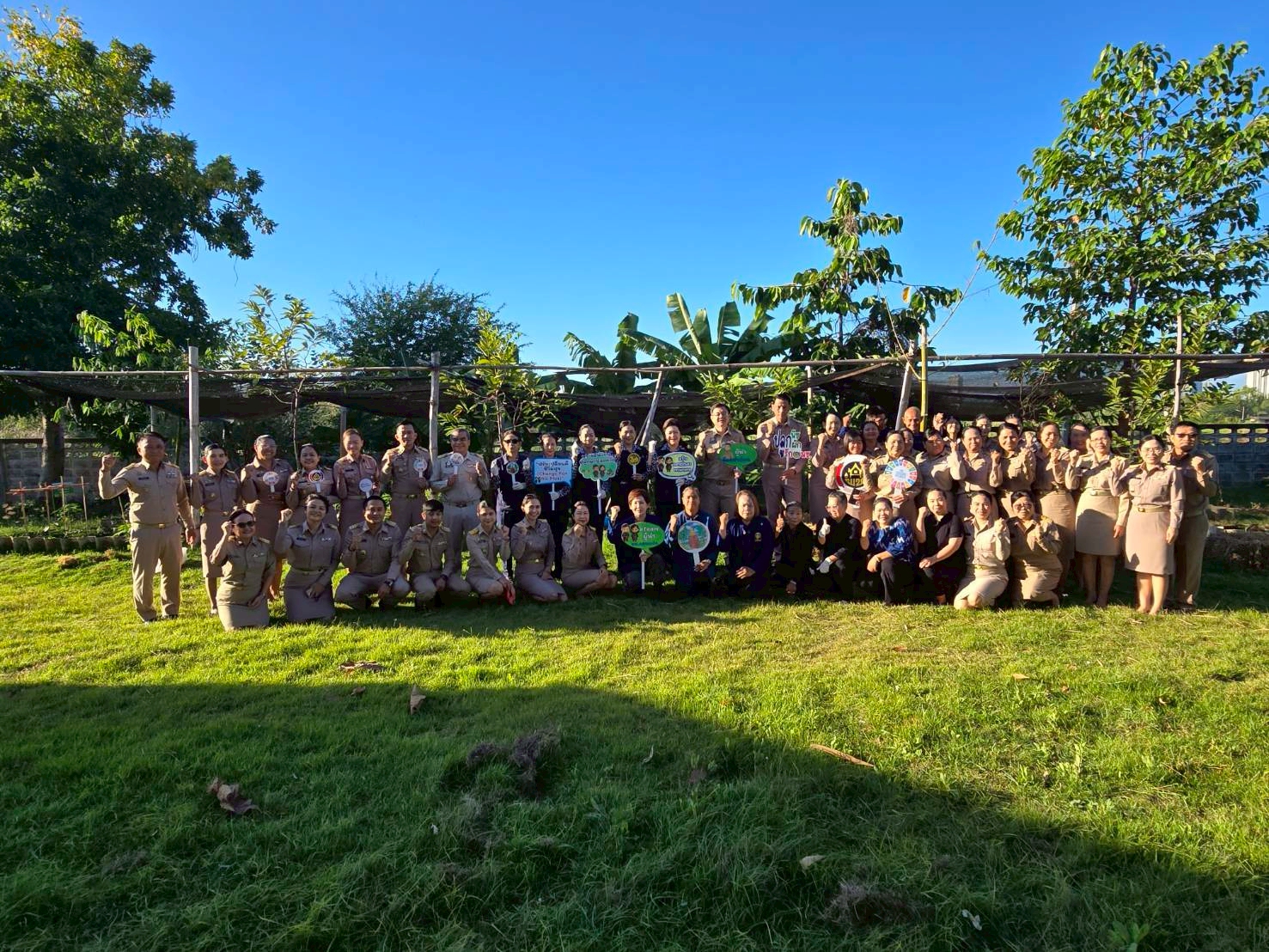 พช.ขอนแก่น : ร่วมเปิดจวน ผู้ว่าฯ ขอนแก่น จัดกิจกรรม Kick off "ผู้นำทำก่อน" ชูการปลูกผักสวนครัว สร้าง "Good & Food Security" น้อมนำแนวพระราชดำริฯ สู่การปฏิบัติ