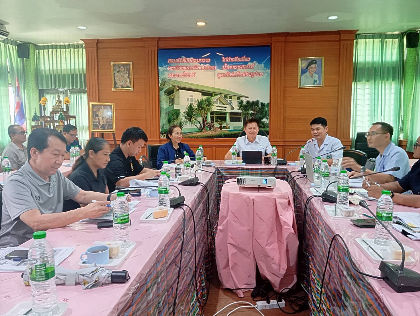 🫎พช.เขาสวนกวาง : ร่วมประชุมเชิงปฏิบัติการ เรื่อง "การพัฟมนาเครือข่ายวิสาหกิจชุมชน SME กลุ่มผลิตภัณฑ์อาหาร ไก่ย่างเขาสวนกวาง"