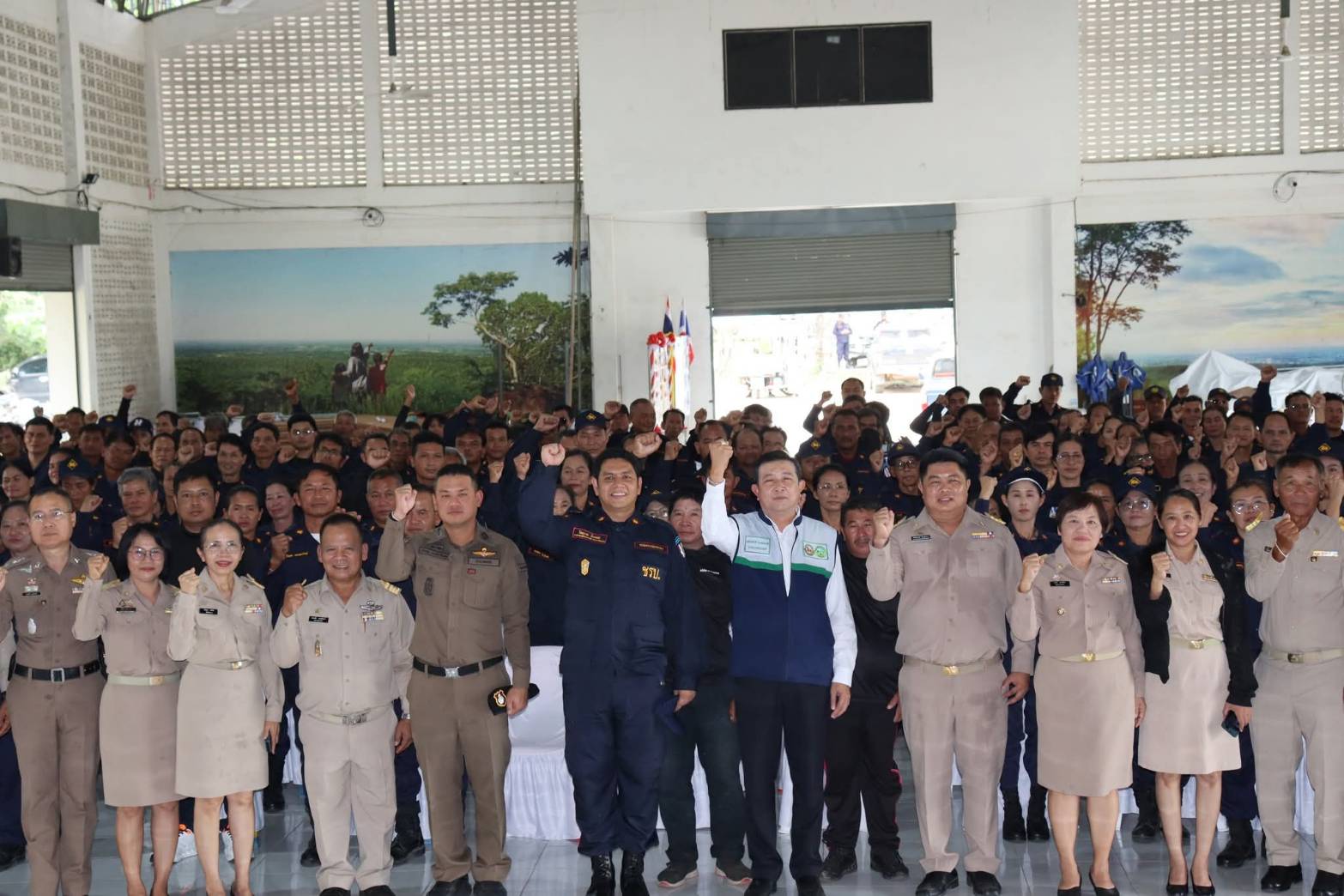 🫎พช.เขาสวนกวาง : ร่วมงาน “วันชุดรักษาความปลอดภัยหมู่บ้าน” เชิดชูบทบาท ชรบ. ผู้เสียสละดูแลความมั่นคงและความปลอดภัยของชุมชน